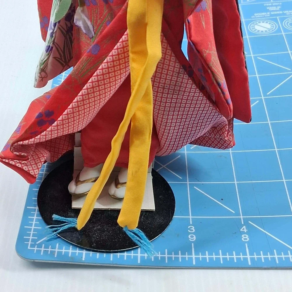 Japanese Geisha Doll Red Silk Floral Kimono Porcelain Face 9.5 Inch Decor